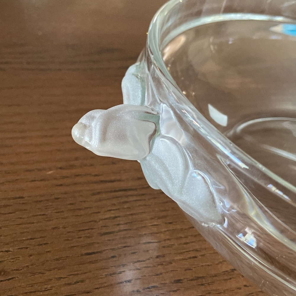 Retro glass bowl, 8 “ across and 2.3/4 “ high - Picture 2 of 3